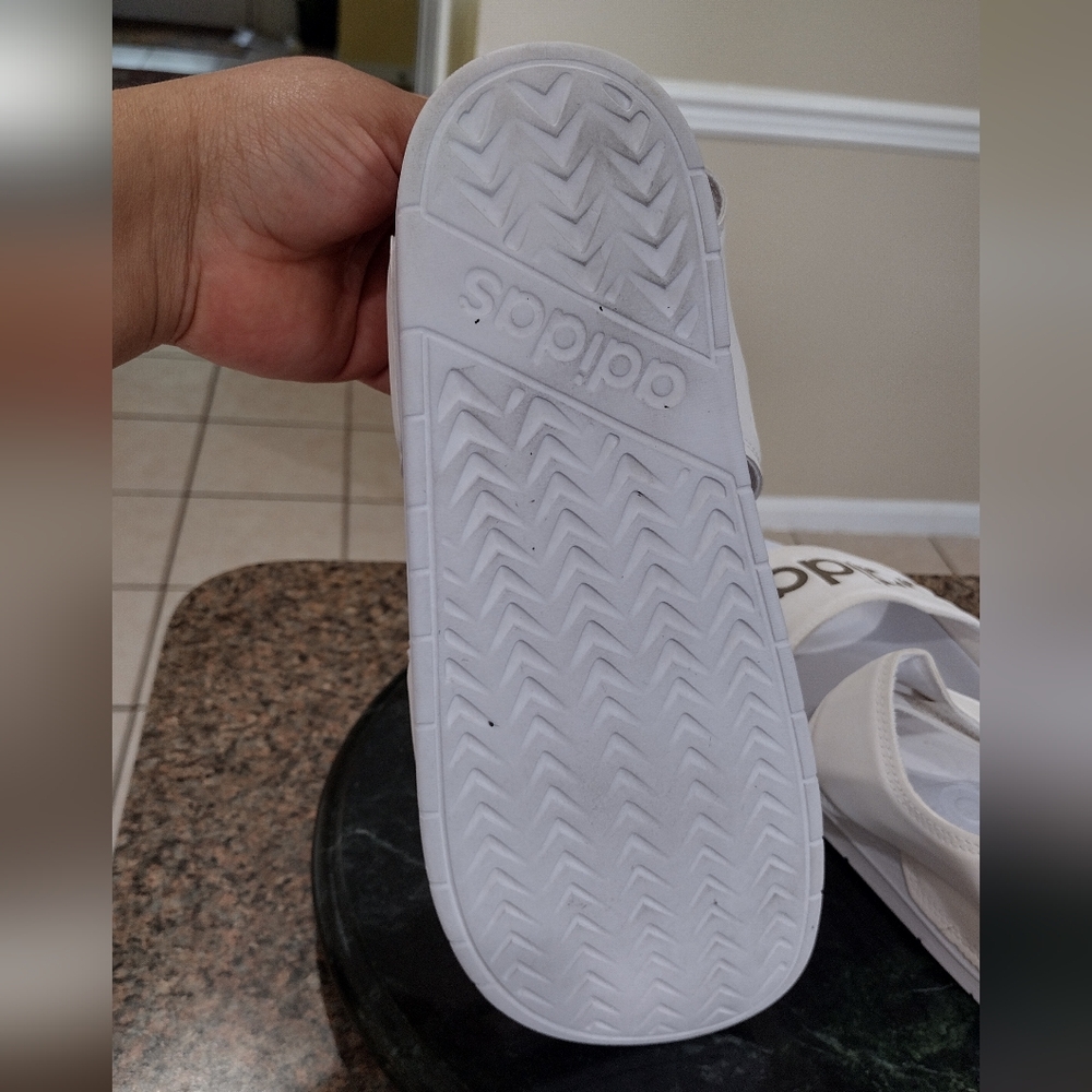 Adidas Adilette Women's Sandal Cloudfoam White Lightweight Size 10 Strap Beach - Picture 4 of 4